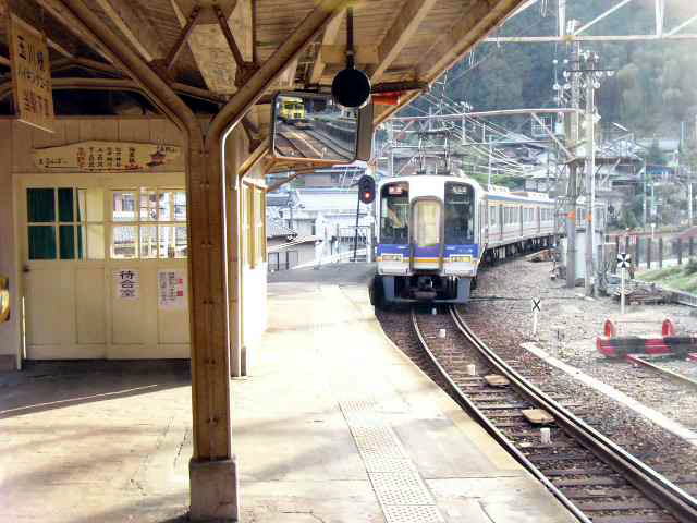 極楽橋から下りて来た難波行き２０００系